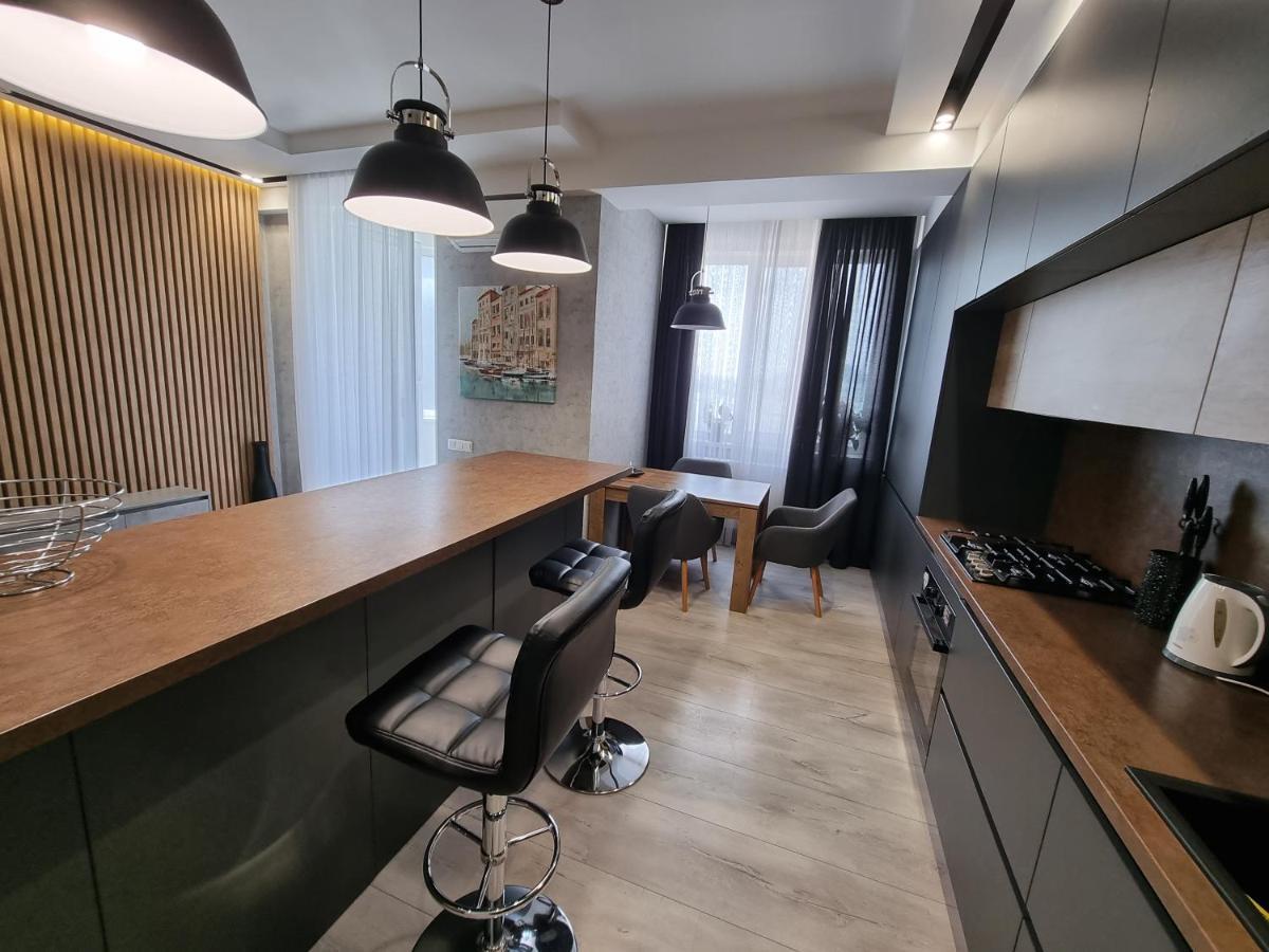 Diplomat The Best Ultra Central Apartaments Chisinau Bagian luar foto